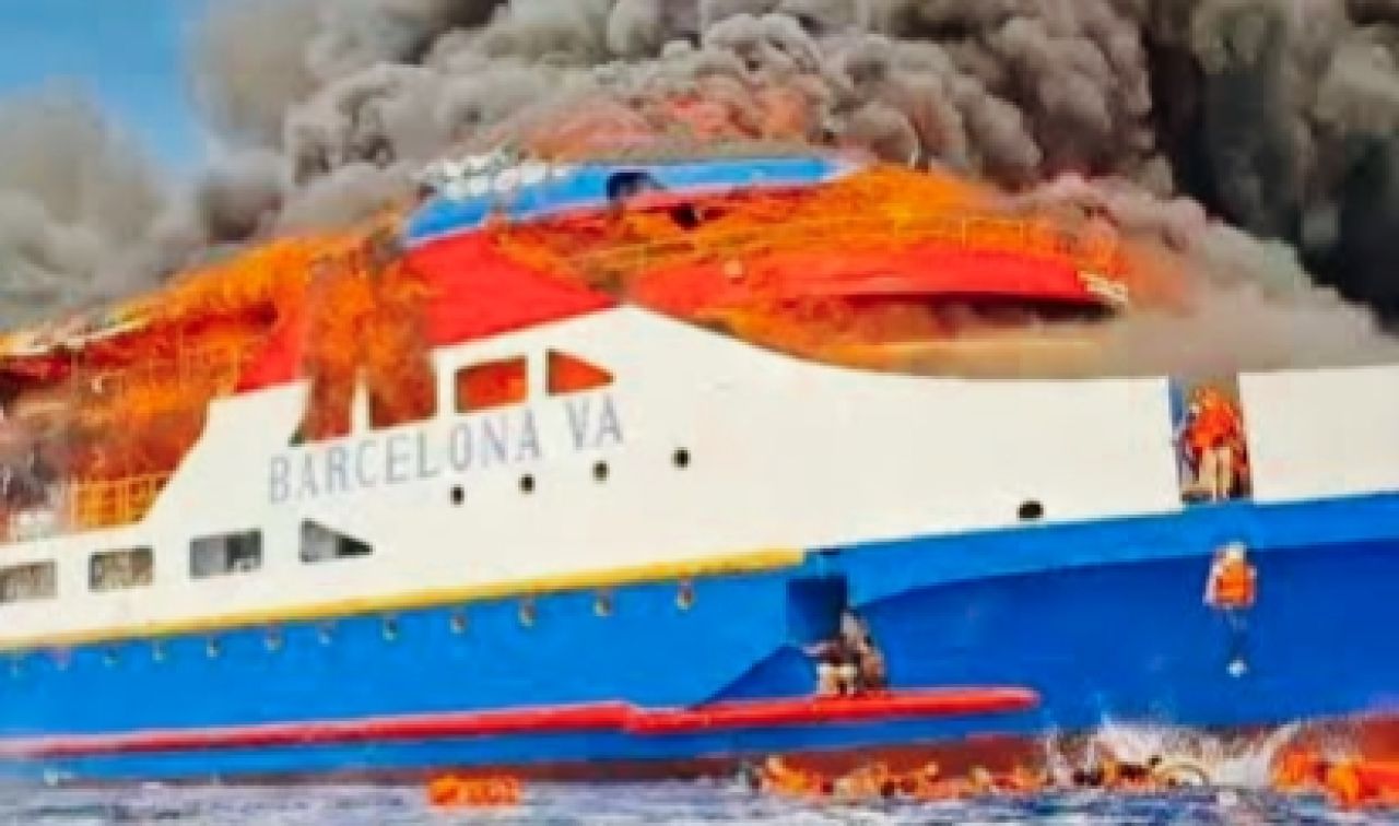 KM Barcelona 5 Terbakar di Perairan Talise, Penumpang Lompat ke Laut Selamatkan Diri