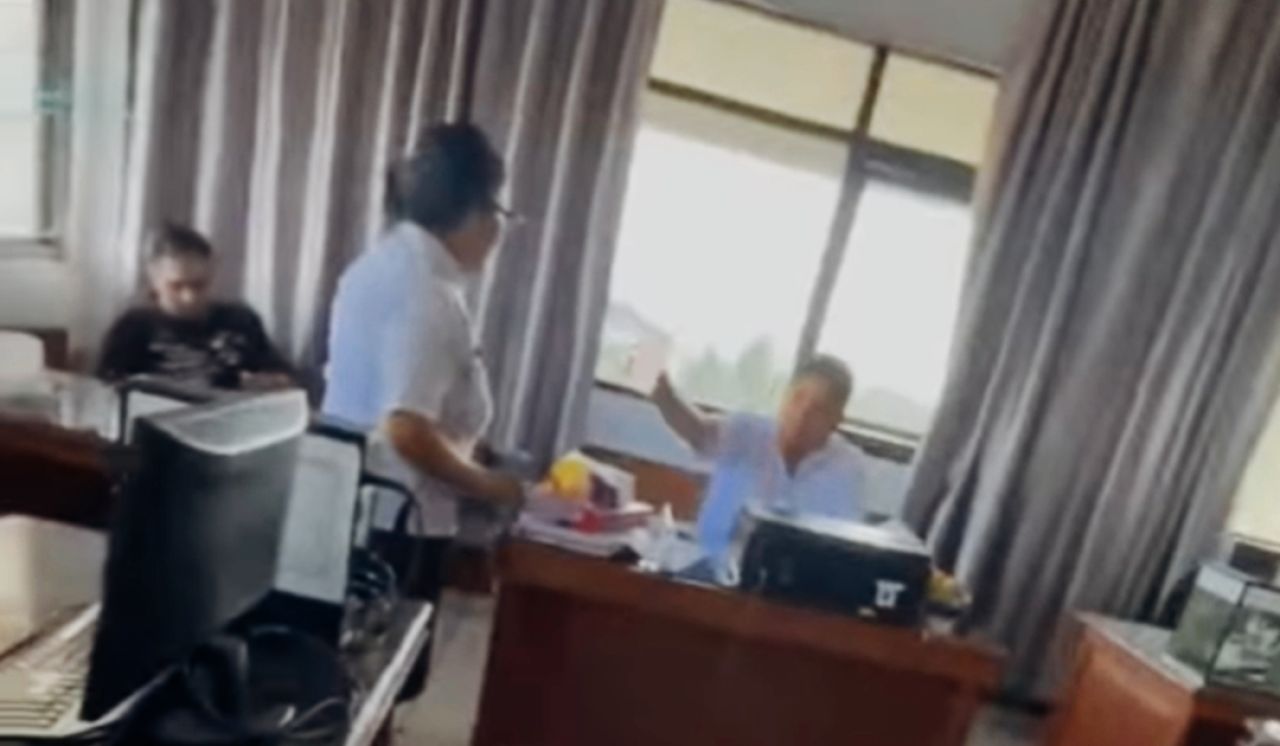 Steven Liow saat bersih tegang pertahankan mobil dinas