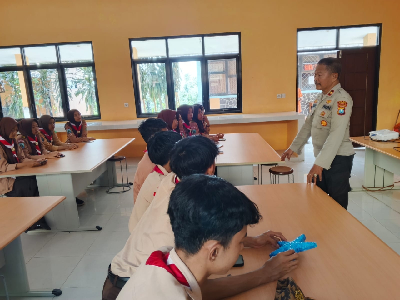 Polres Pasuruan Dorong Penguatan Karakter Pelajar Lewat Pembinaan Saka Bhayangkara di SMAN 1 Lumbang