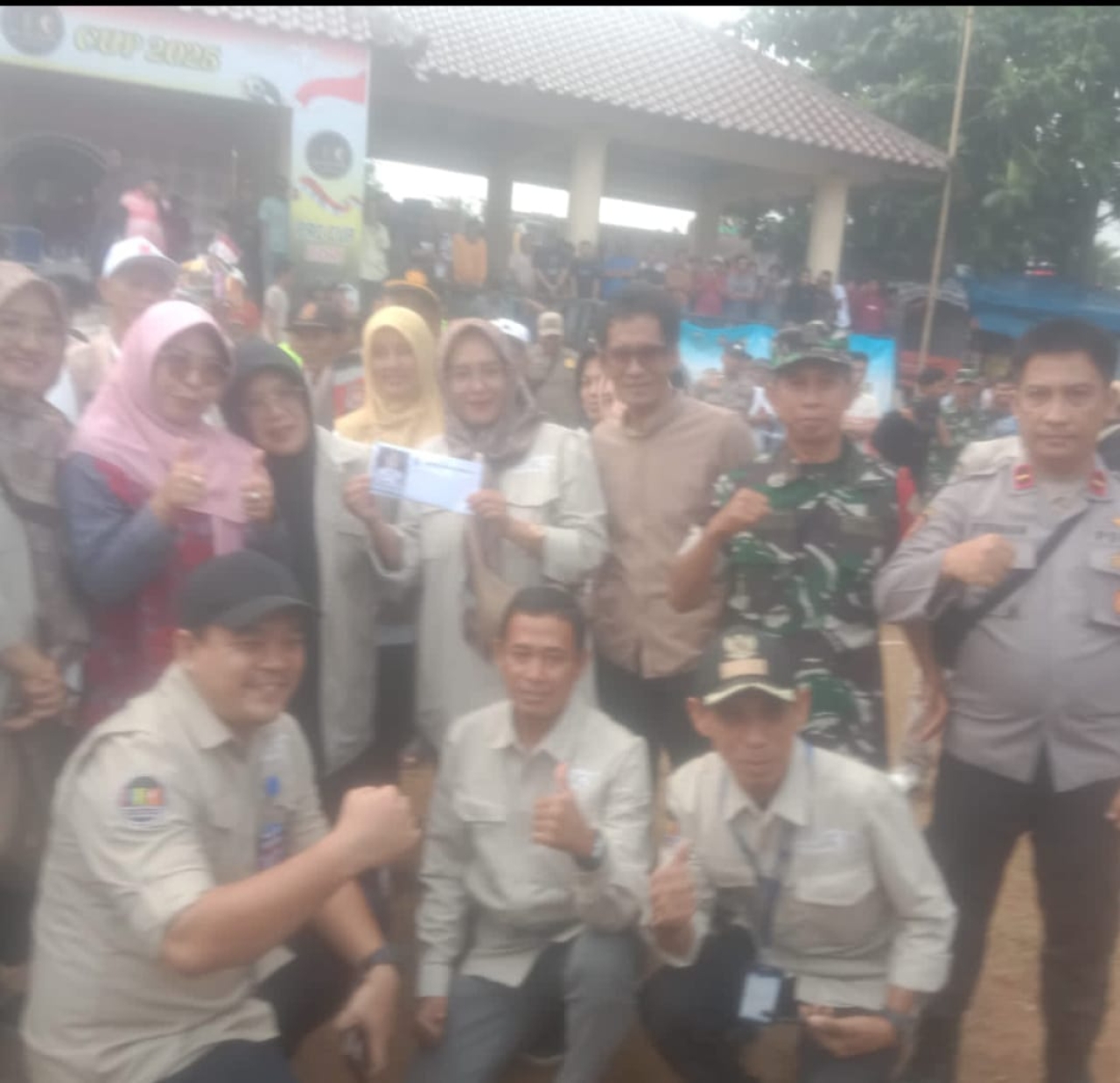 Meriah Turnamen Sepak Bola HUT RI di Lapangan Sukajadi Kecamatan Cibaliung diSambut Antusias Warga