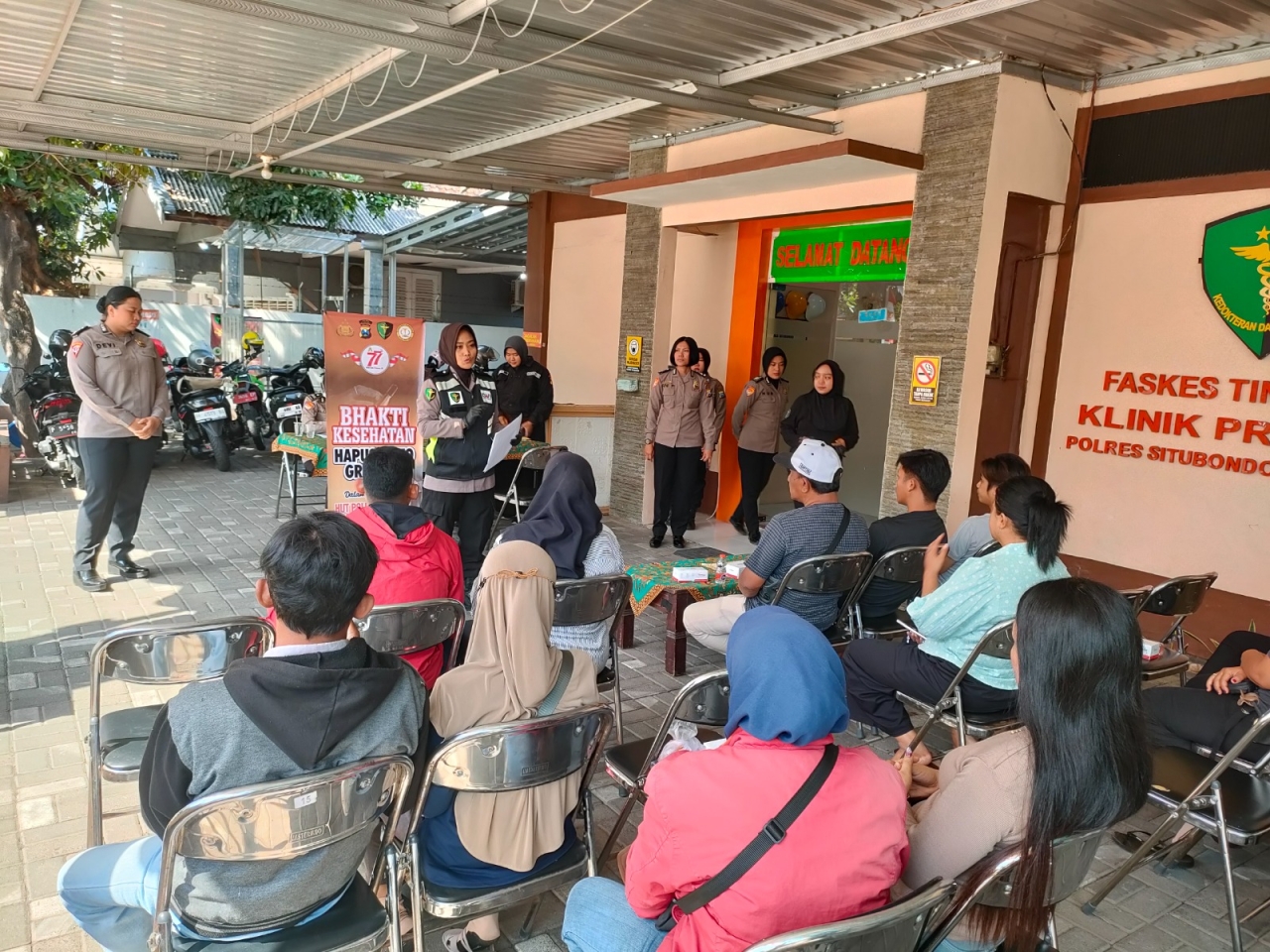 Warga Antusias Layanan Hapus Tato Gratis Polres Situbondo Sambut HUT Polwan ke - 77