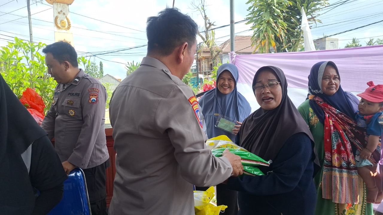 Hari Juang Polri, Polres Malang Salurkan 15 Ton Beras Lewat Gerakan Pangan Murah