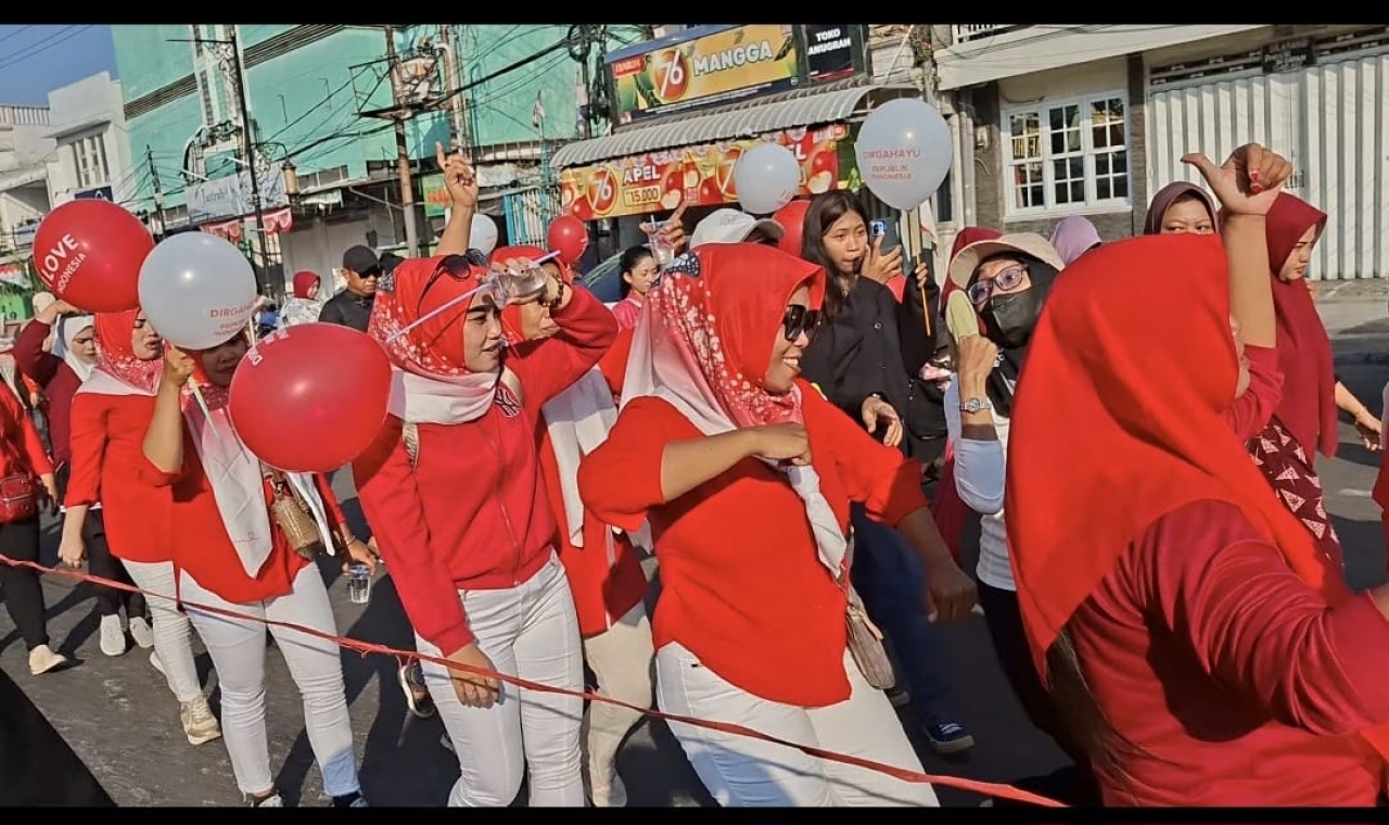 Aliansi Madura Indonesia Gelar Jalan Sehat  di Serambi Ampel, Dalam Rangka Memperingati HUT Kemerdekaan RI ke - 80
