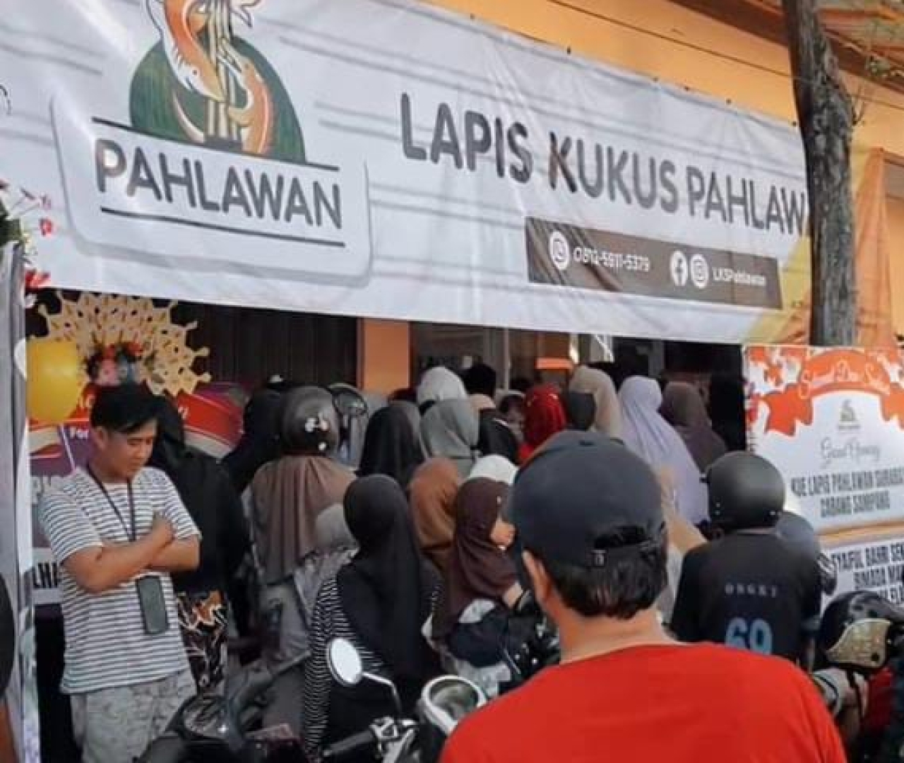 Kue Lapis Surabaya di Sampang Jadi Buruan Warga