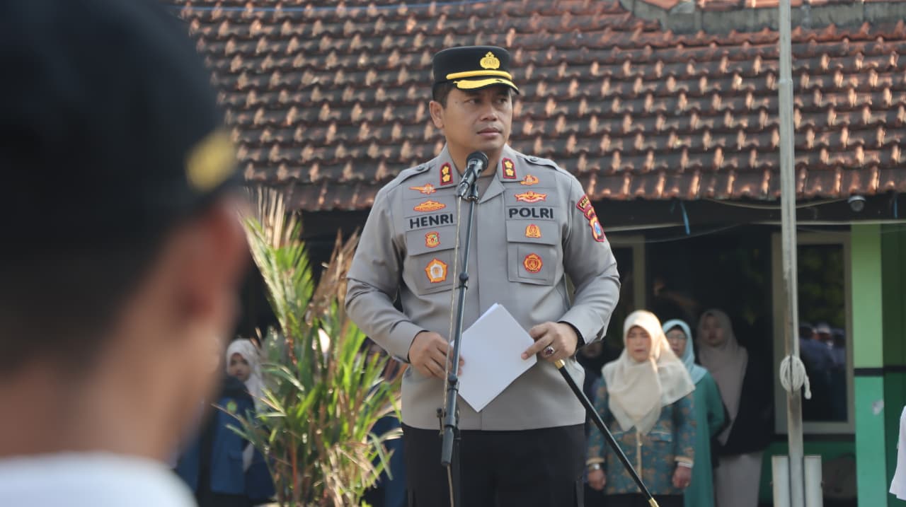 Kapolres Nganjuk Jadi Pembina Upacara di SMKN 1, Ajak Pelajar Tidak Terprovokasi Situasi Terkini