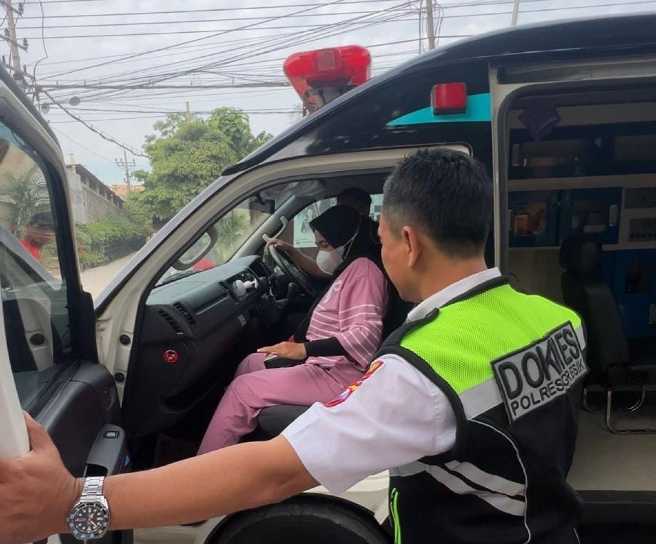 Loyalitas Tanpa Batas Ambulans Gratis Polres Gresik Bantu Warga
