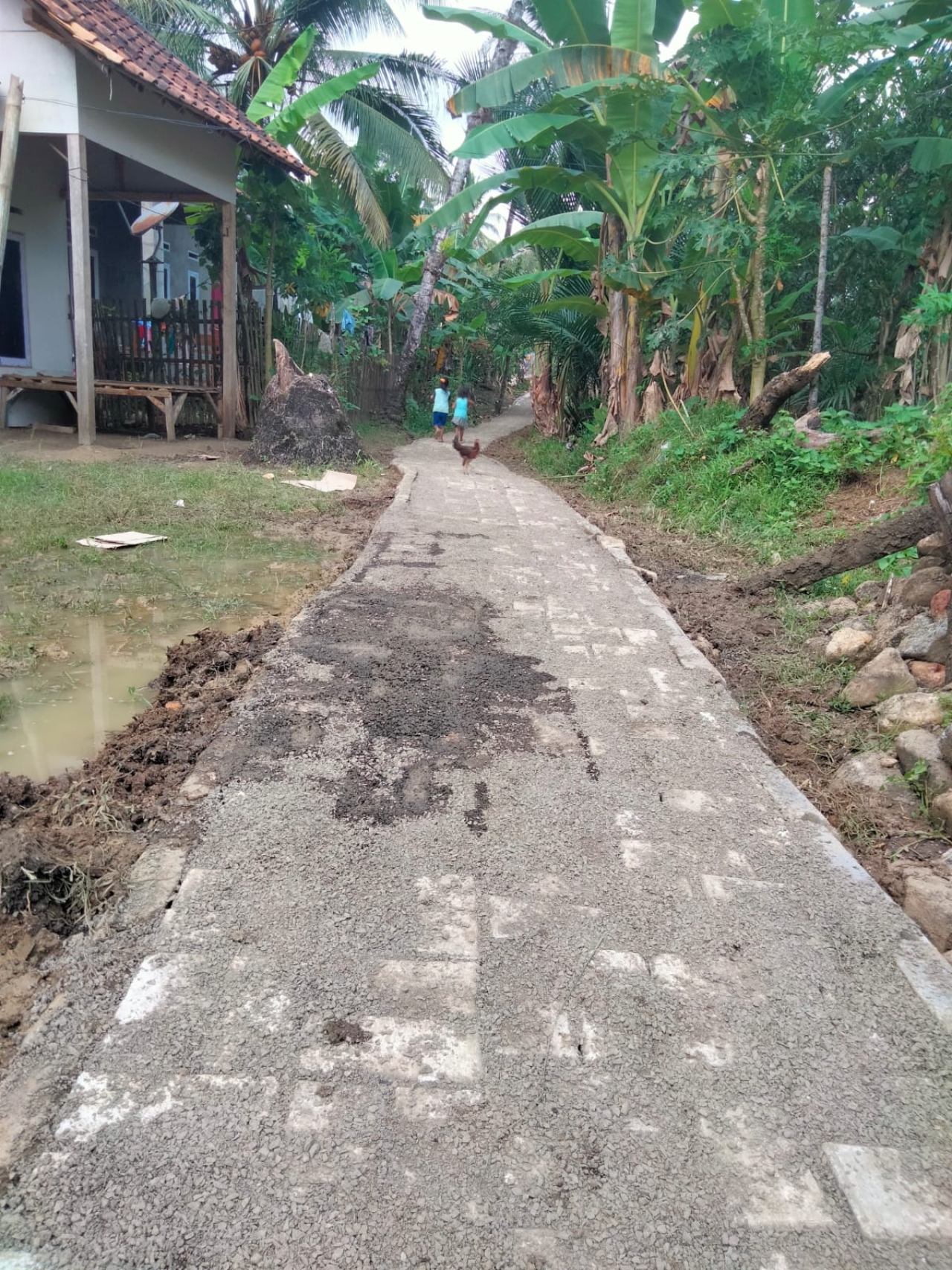 Warga Kampung Erjeruk Sabrang Ucapkan Terima Kasih Atas Pembangunan Jalan Paving Block Dari Dana Banprov