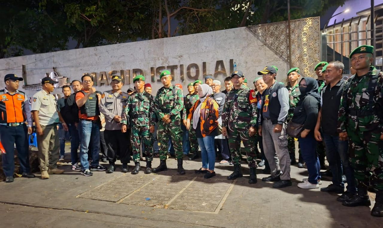 Babinsa Koramil 02/Sawah Besar Laksanakan Patroli serta Pos Kamling Bersama Tiga Pilar dan Komponen Masyarakat