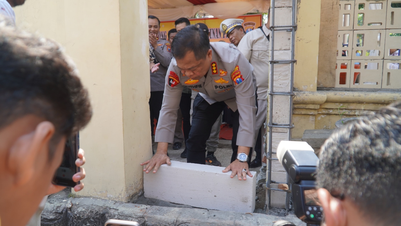 Kapolrestabes Surabaya Apresiasi Partisipasi Warga dalam Pembangunan Pagar Polsek Wonokromo