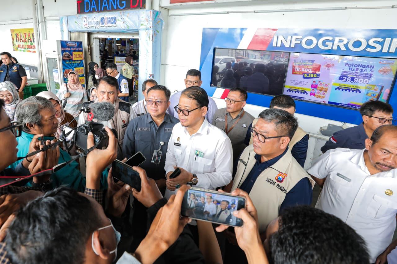 Jelang Nataru Satgas Pengendalian Harga Beras Jawa Timur Sidak Pasar di Surabaya