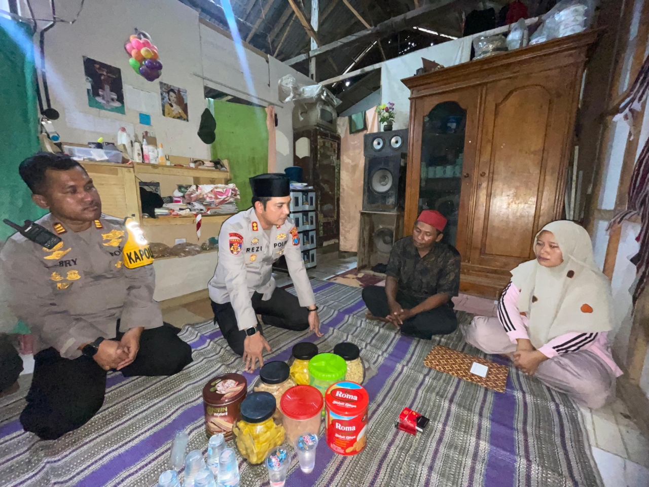 Kapolres Situbondo Beri Santunan untuk Keluarga Korban Ambruknya Atap Asrama Ponpes di Besuki