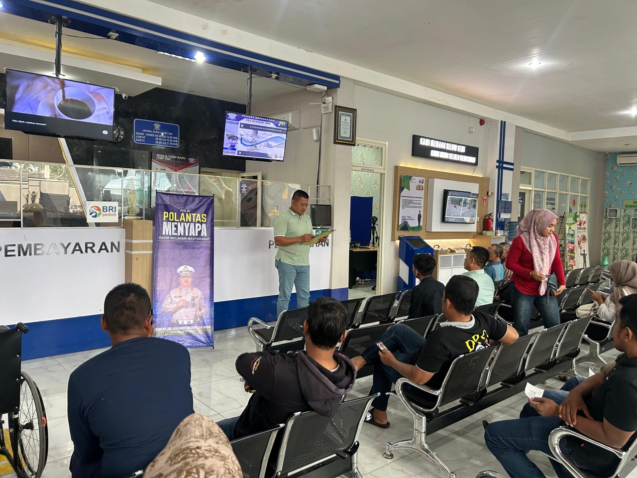 Satlantas Polres Bangkalan Menyapa Masyarakat, Terkait Mekanisme Pembuatan dan Perpanjangan SIM