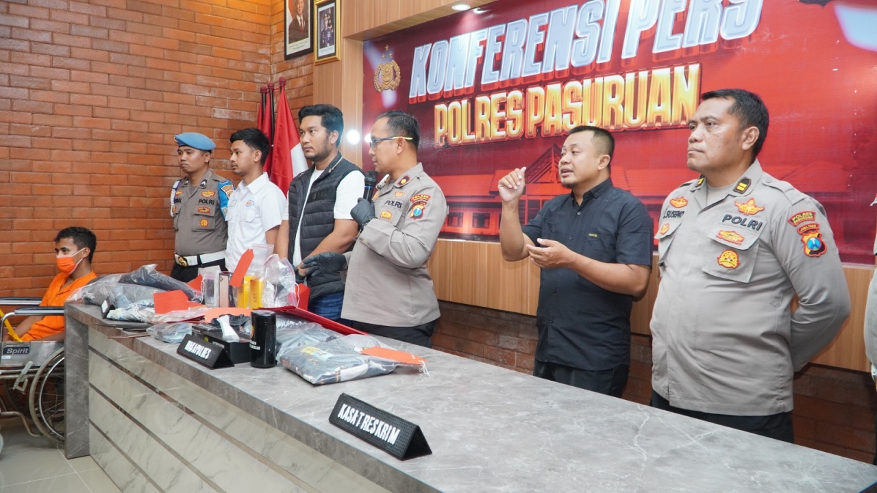 Lempar Bondet dan Ancam Warga dengan Celurit, Pria Pasrepan Diringkus Polisi