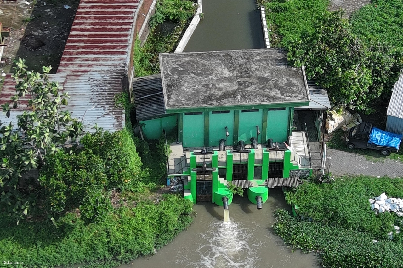 Giliran Sungai Bluru Kidul - Rangkah Kidul Dinormalisasi Siagakan Rumah Pompa 24 Jam 