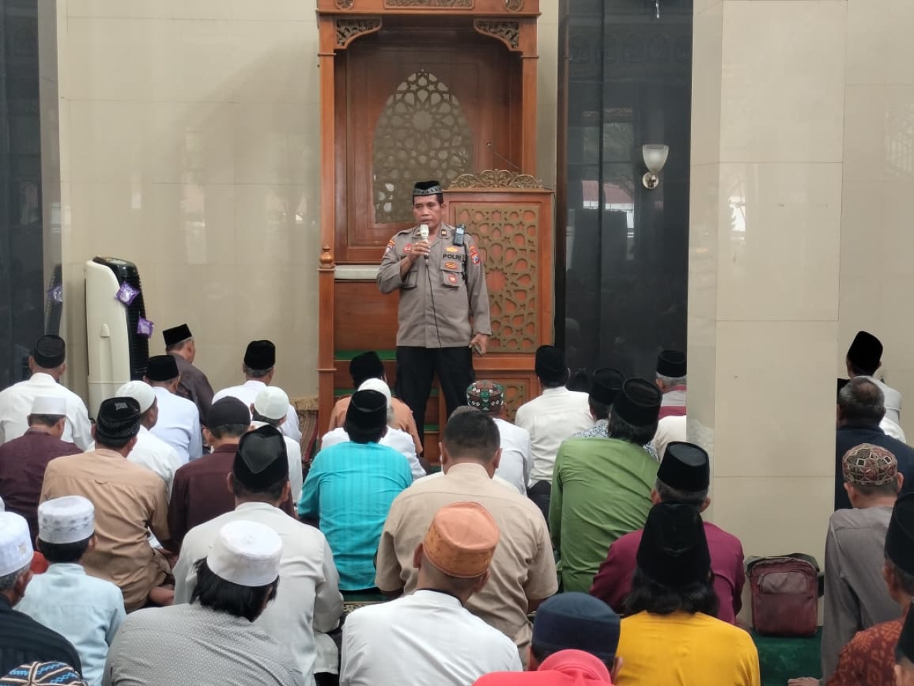 Satbinmas Polres Pasuruan Gelar Safari Salat Jumat, Tegaskan Bahaya Judi Online dan Narkoba