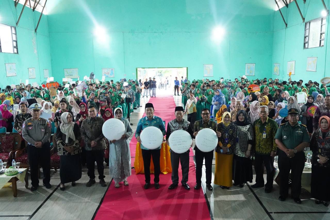 H. Subandi Ajak Siswa Berliterasi Lewat BergeMPPita