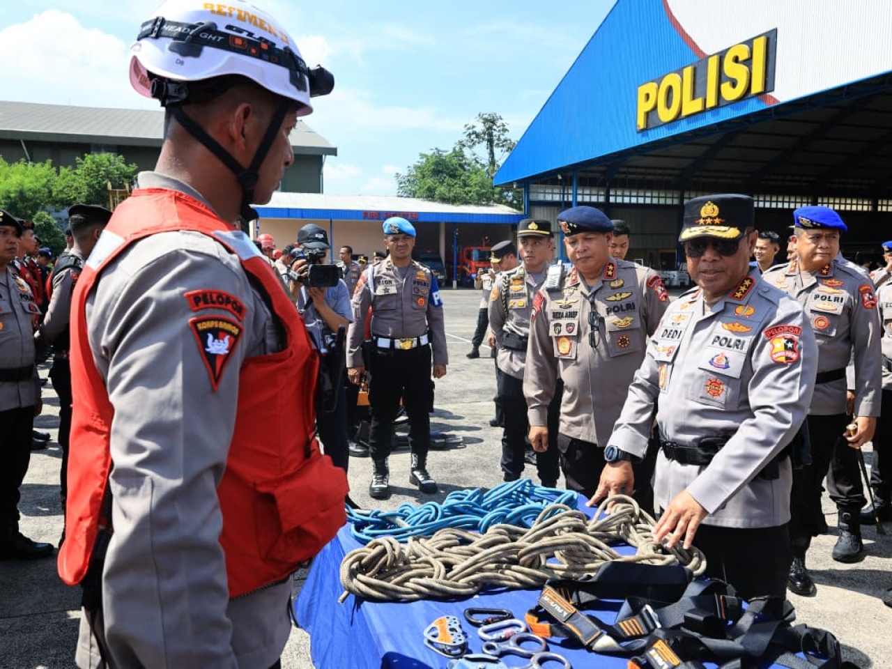 Ratusan Personel Brimob, Samapta, Medis, dan K9 Dikerahkan Polri Perkuat Penanganan Bencana