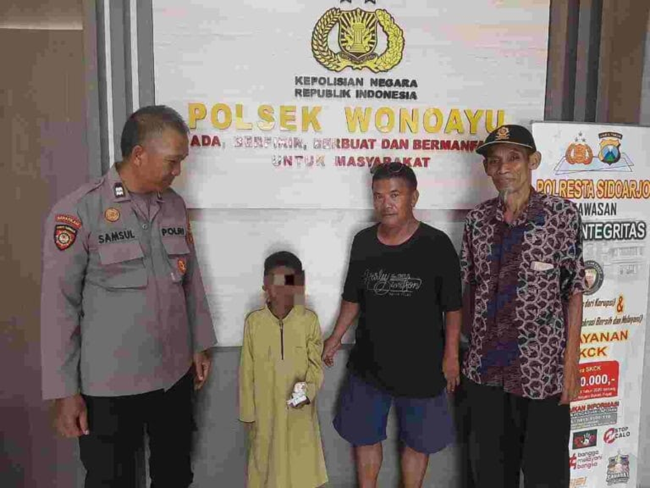 Polsek Wonoayu Kembalikan Anak Laki-Laki ke Pihak Keluarga yang Ditemukan di Pagerngumbuk