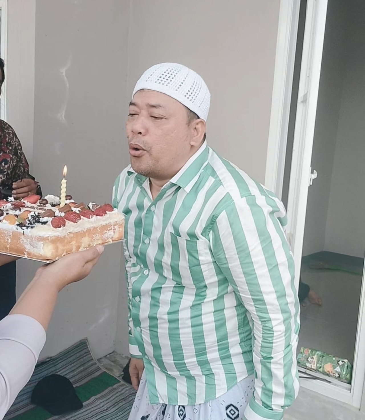Kejutan Hangat Oleh Tim Redaksi di Hari Ulang Tahun Direktur Utama UMAR HAYAT, AM.PD.,SPD., CFLE
