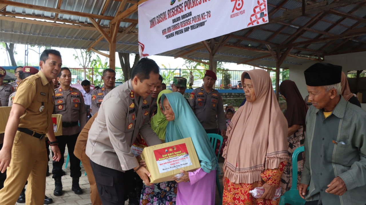 Reserse Presisi Hadir untuk Warga, Polres Nganjuk Gelar Bansos dan Bakkes di Wisata Lumban Pinggir Kali