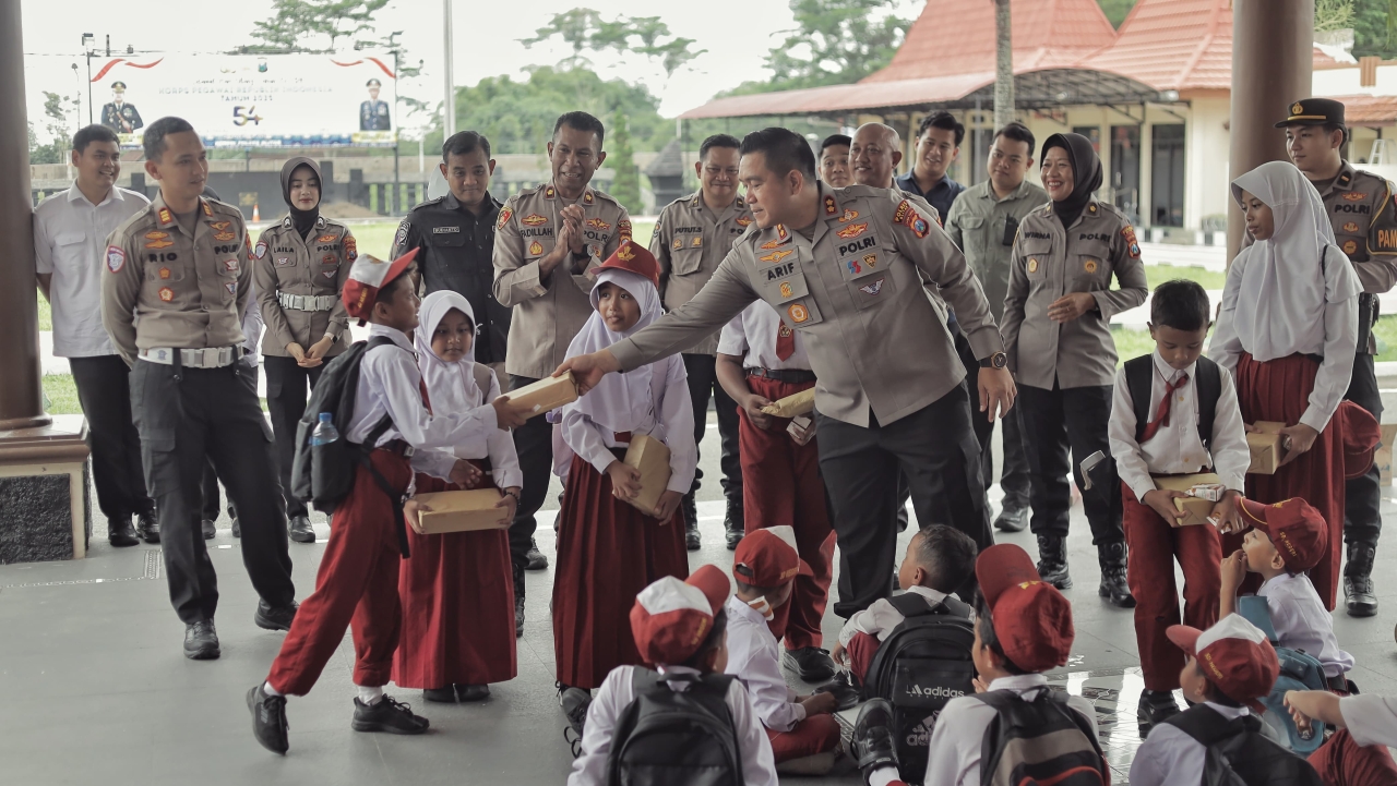 Kapolres Blitar Beserta PJU Sambut Kunjungan Edukatif SD Negeri Pojok 01 Kabupaten Blitar