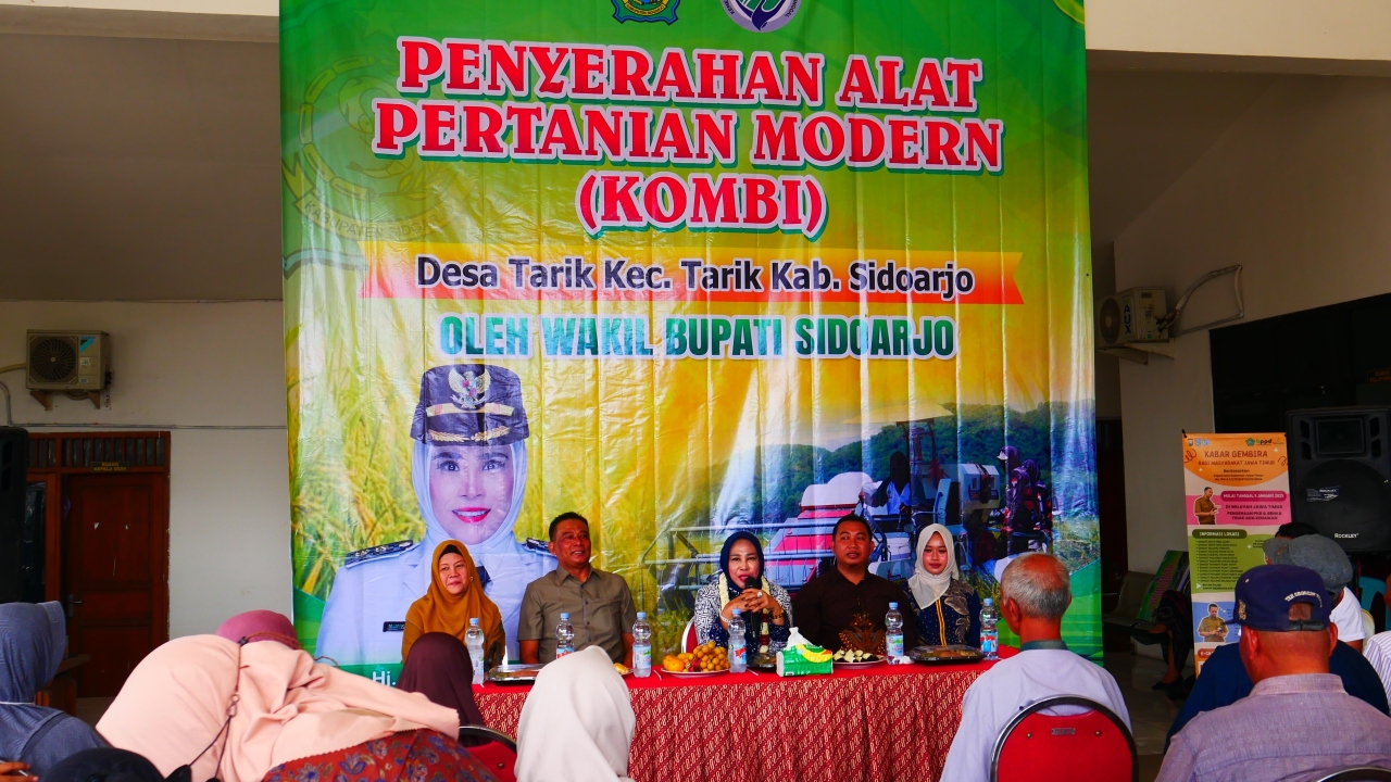Wabup Sidoarjo Serahkan Bantuan Alsintan kepada Petani Desa Tarik
