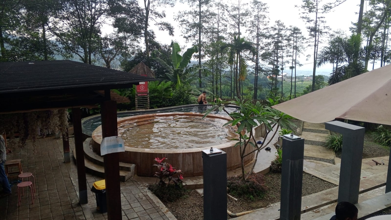 Masih Saja Memungut Biaya Tambahan, Pihak Pengelola Wisata Padusan Pacet Tak Bisa Tunjukkan Legalitas Sesuai Aturan