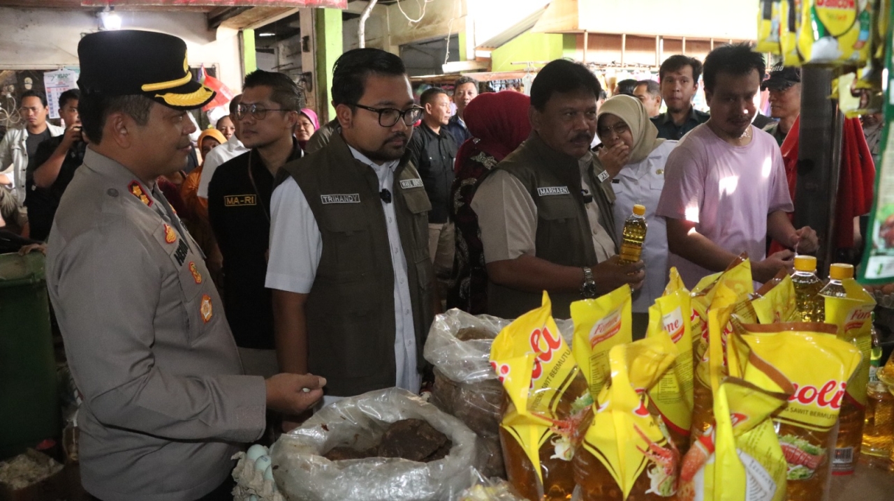 Polres Nganjuk dan Forkopimda Sidak Pasar, Pastikan Harga dan Stok Sembako Aman Jelang Nataru