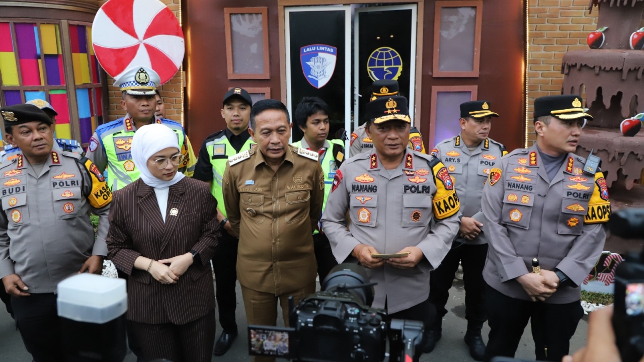 Kapolda Jatim Tinjau Pos Pengamanan di Malang Raya Pastikan Nataru Aman