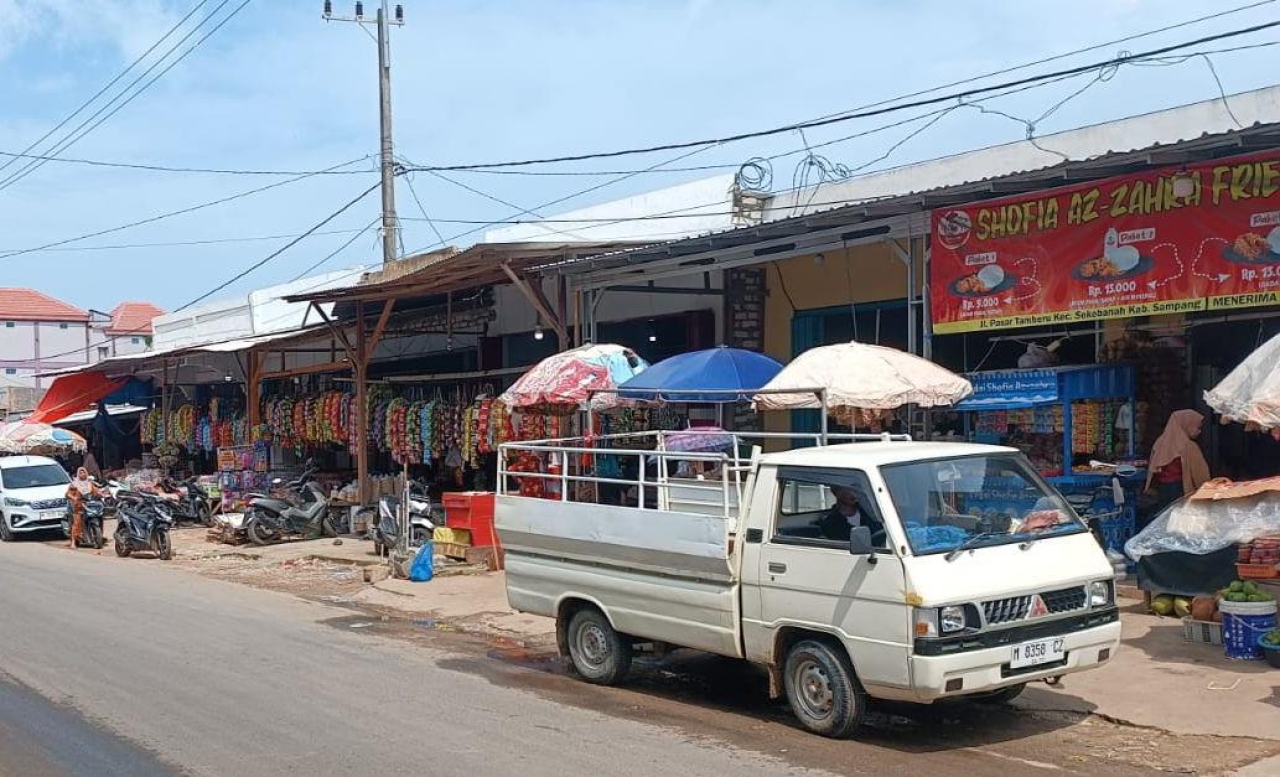 Foto : Pasar Tamberu Timur, Kecamatan Sokobanah, Kabupaten Sampang,
