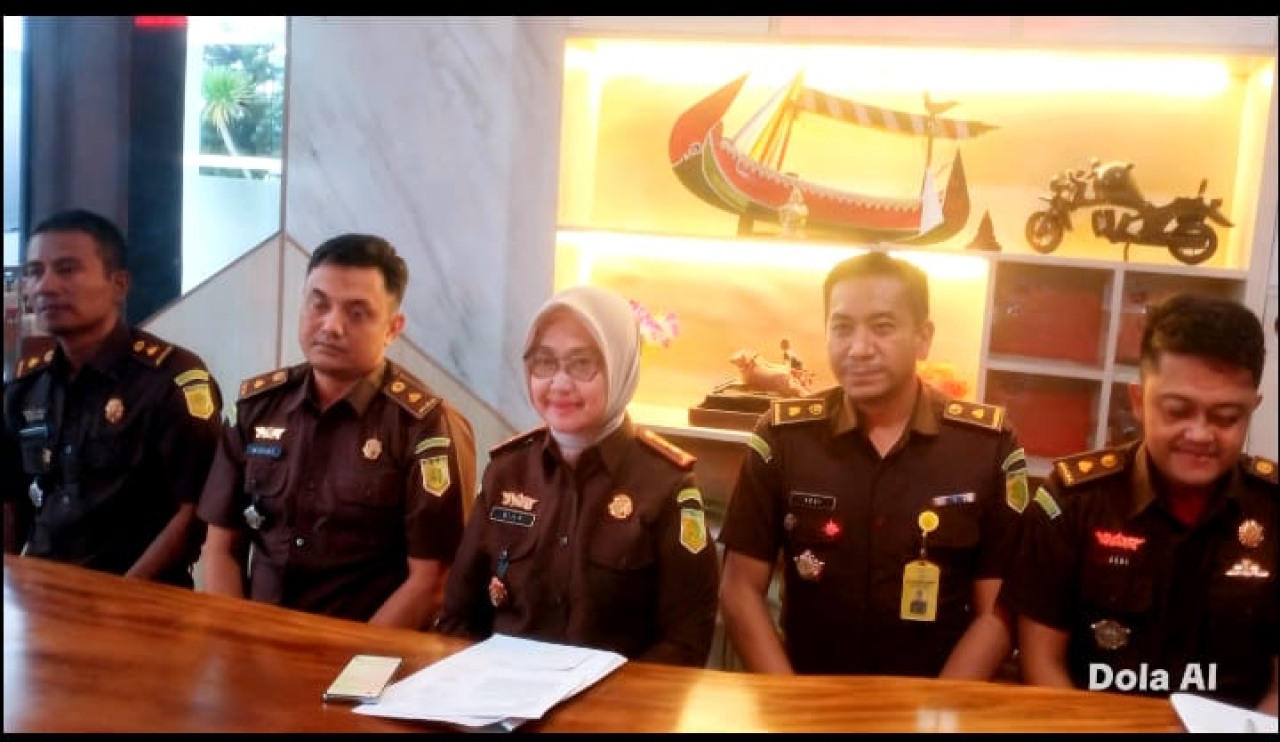 Foto : Fadilah, S.H., M.H. KEPALA KEJAKSAAN NEGERI SAMPANG dan jajaran Kejari dalam Siaran Pers Akhir Tahun 2025