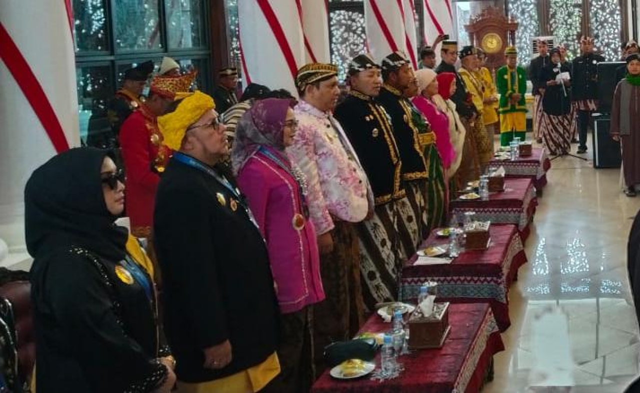Foto: Bupati Sampang Terima Gelar Kebangsawanan dari Raja Nusantara