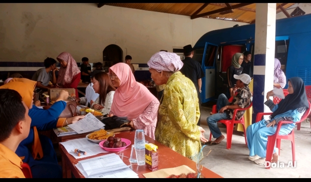 Foto: kegiatan pelayanan keliling administrasi kependudukan (Adminduk) bagi masyarakat Tamberuh Timur