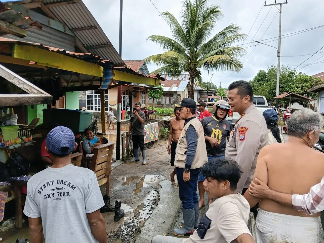Tiga Kabupaten Terdampak Hidrometeorologi, Polri Bergerak Cepat Lakukan Penyelamatan dan Pemenuhan Kebutuhan Pengungsi
