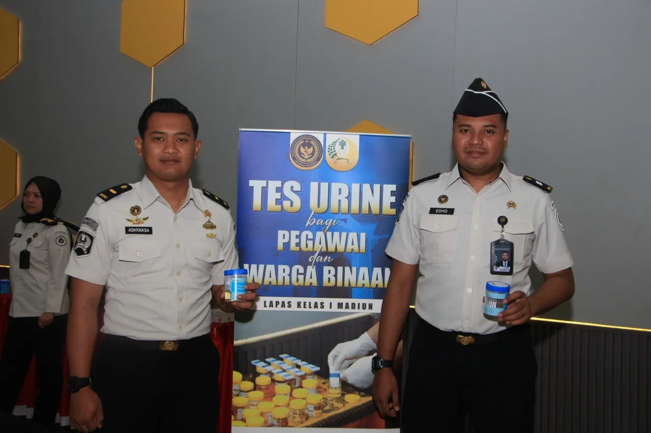 Dukung 15 Program Aksi Kemenimipas, Lapas Kelas I Madiun Gelar Tes Urine Pegawai dan Warga Binaan Secara Acak
