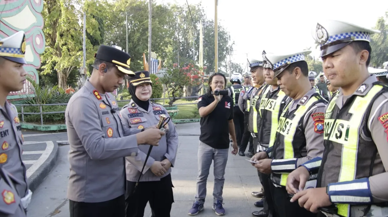 Tingkatkan Profesionalisme, Kapolres Sumenep Pimpin Apel dan Pemeriksaan Personel Satlantas