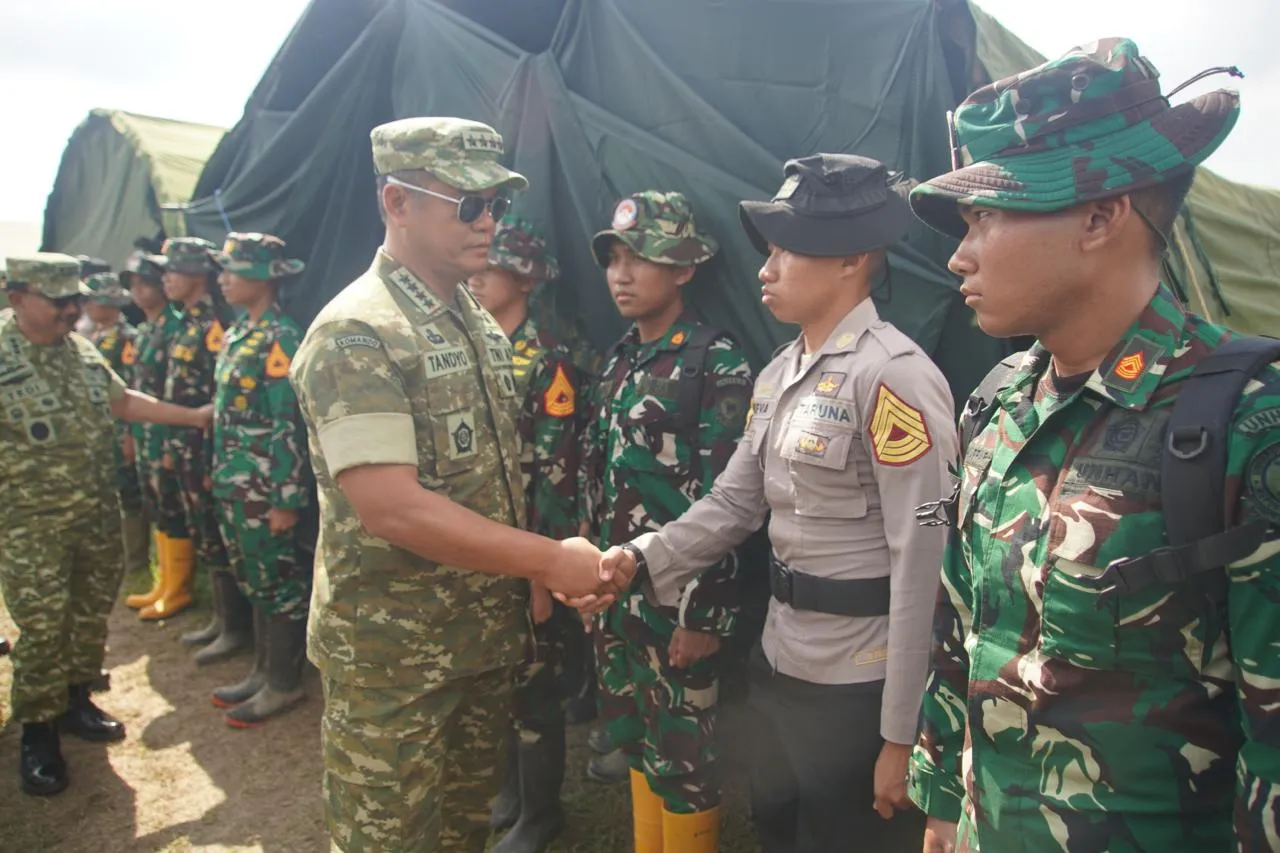 Sinergi TNI-Polri: Wakil Panglima TNI dan Gubernur Akpol Tinjau Pemulihan Pascabanjir di Aceh Tamiang