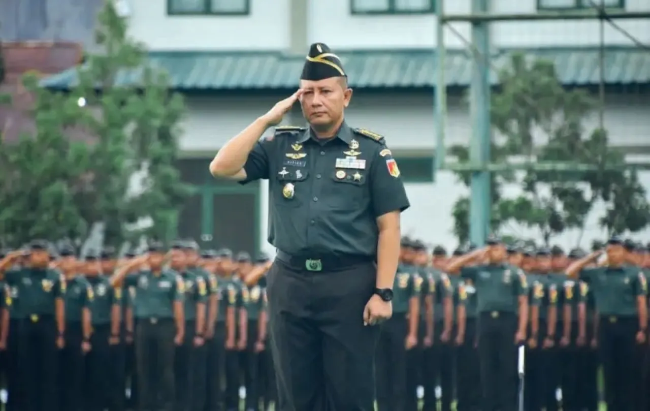 Aster Kasdam XIII/Merdeka Pimpin Upacara Bendera, Teguhkan Nasionalisme dan Soliditas Prajurit