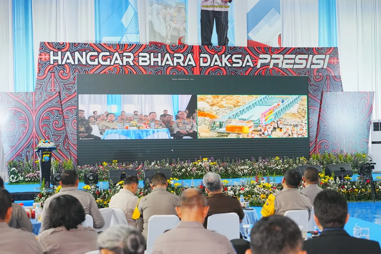 Percepat Pemulihan Akses Agar Segera Beroperasi, Kapolri Pantau Pembangunan Jembatan Bailey di Sumbar