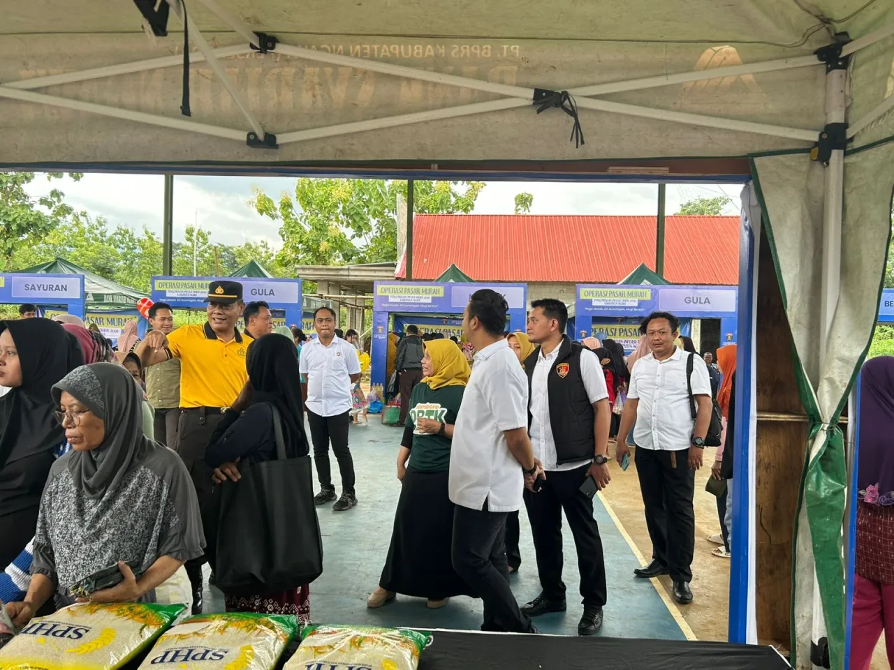 Sinergi Polres Ngawi dengan Pemkab Beri Pendampingan Operasi Pasar Murah
