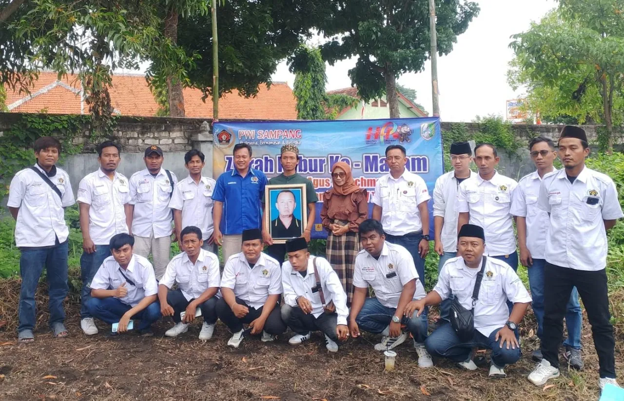 Jaga Marwah Jurnalistik, PWI Sampang Ziarah ke Makam Pendiri di Hari Pers Nasional 2026