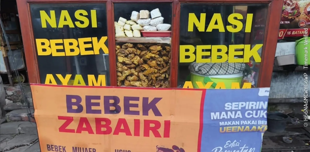 Penjual Bebek ZabaIri di Jalan Raya Kayon Jadi Favorit Warga, Harga Terjangkau