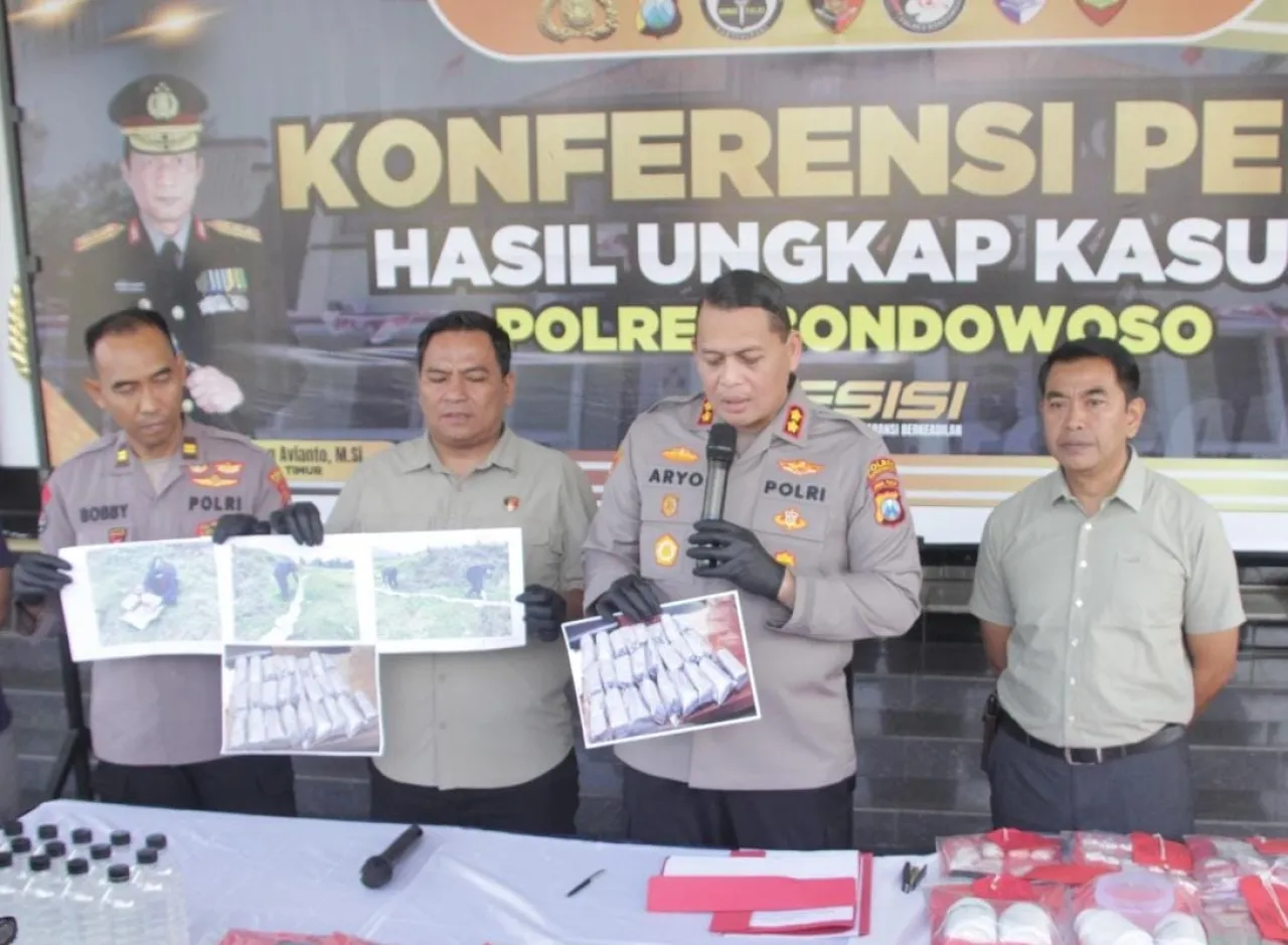 Polres Bondowoso Libatkan Gegana Brimob Polda Jatim Musnahkan 25 Kg Bubuk Mercon
