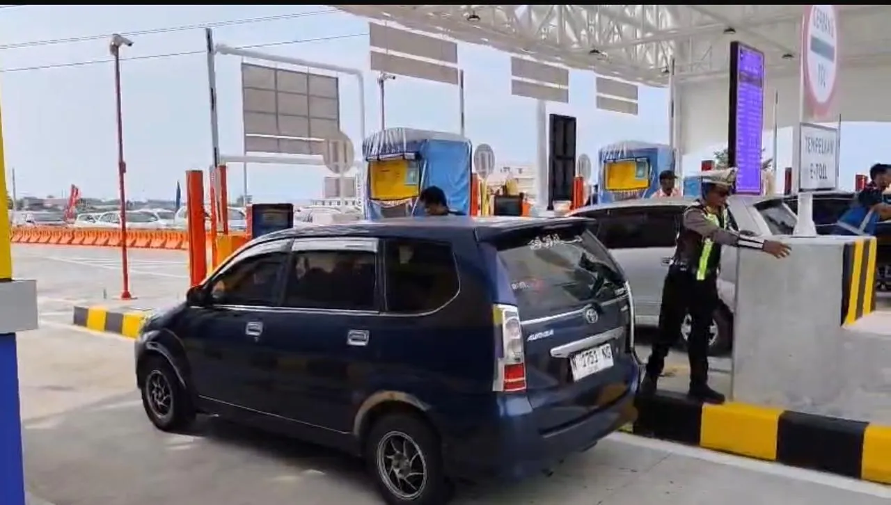 Polda Jatim Terapkan Mobile Reader di Gerbang Tol Situbondo Barat