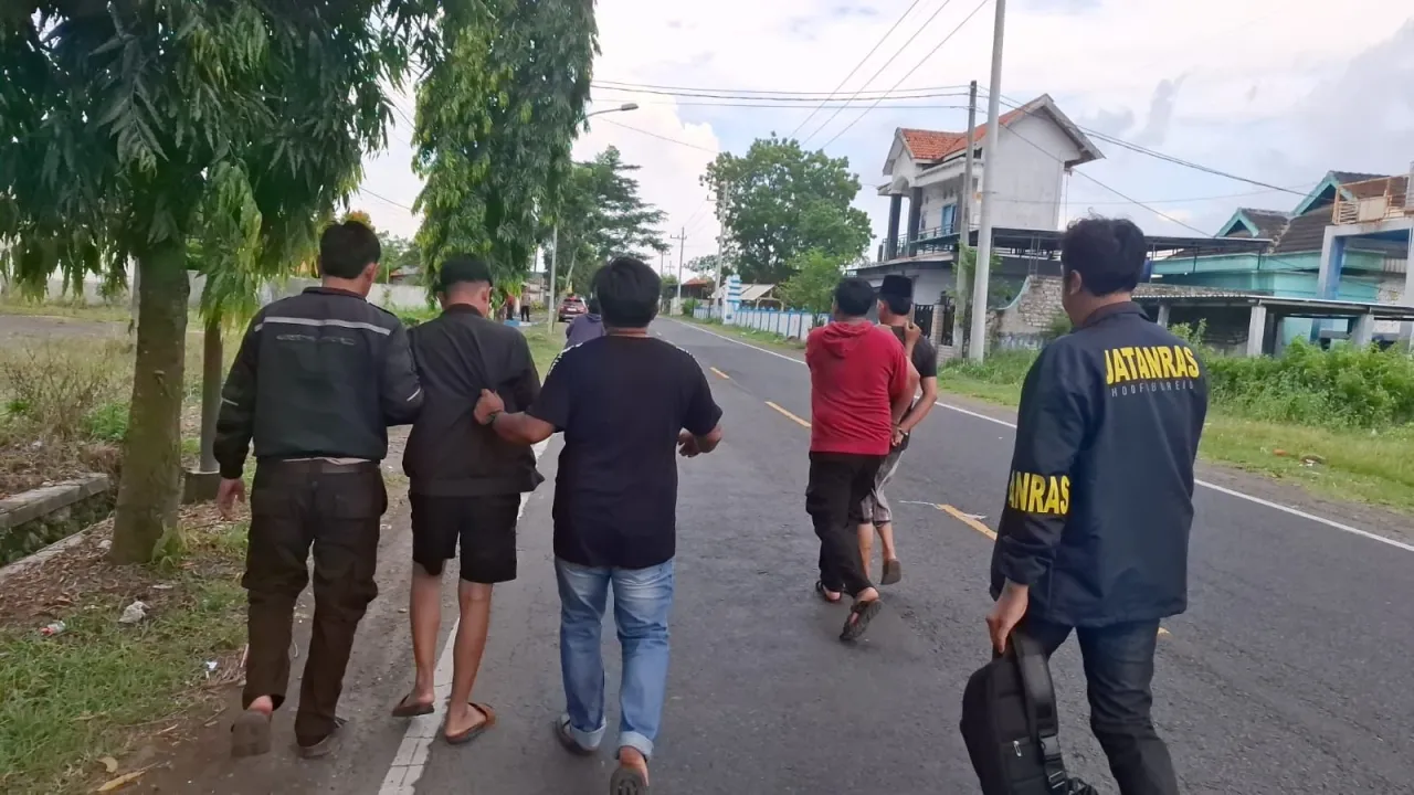 Polsek Jrengik Amankan Dua Penadah Motor Curian Asal Surabaya di Warung Rujak