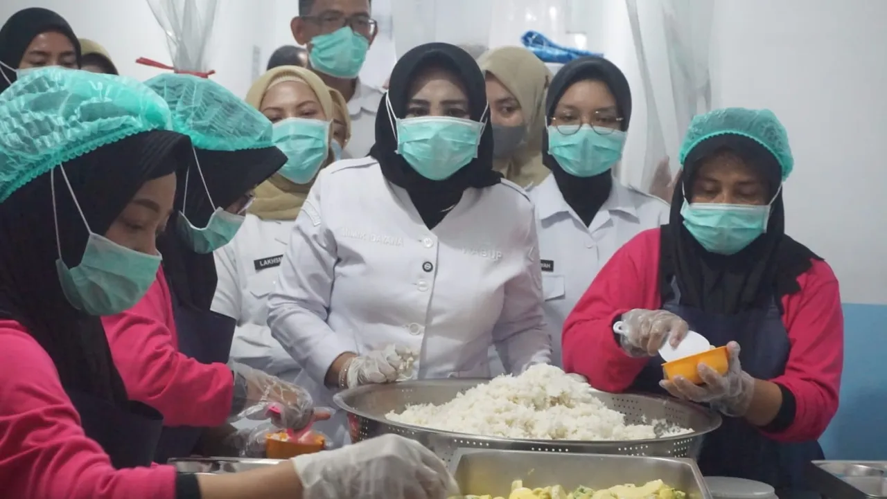 Wakil Bupati Sidoarjo Tinjau Dapur SPPG di Kecamatan Tarik, Pastikan Kesesuaian Standar dan Kebersihan