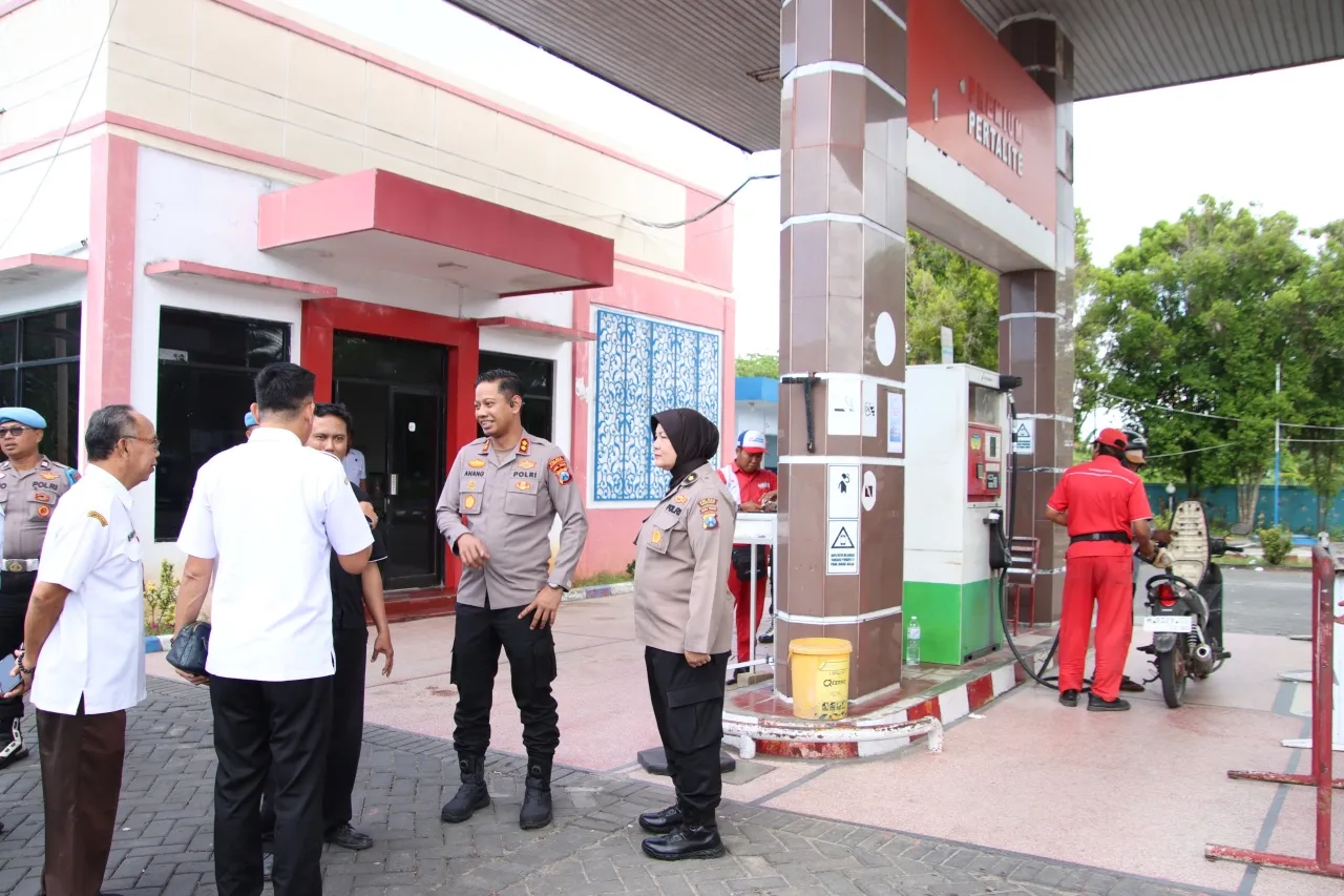 Sidak SPBU dan SPBE Kapolres Sumenep Tegaskan Stok Aman, Isu Kenaikan Hoaks