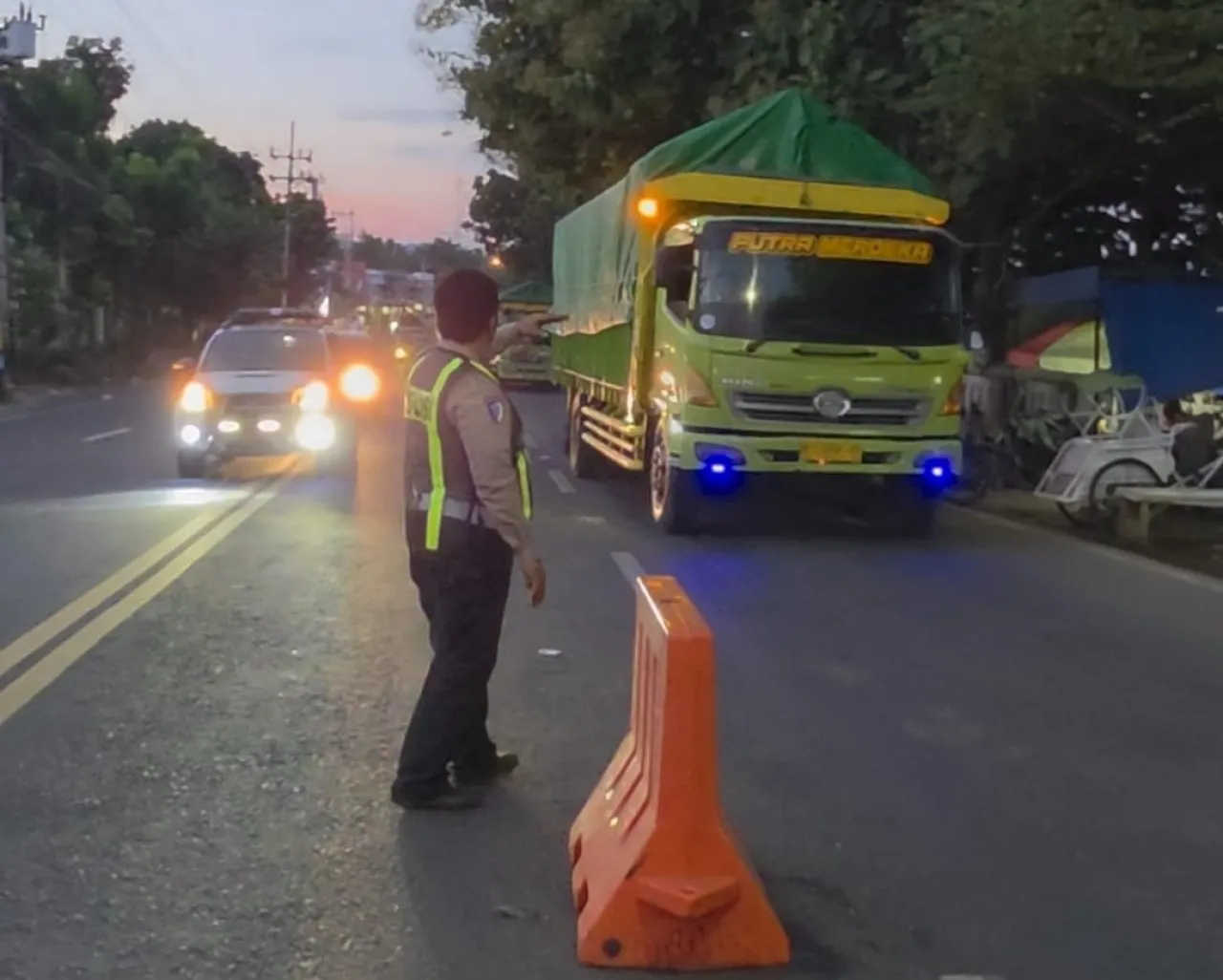 Polresta Banyuwangi Optimalkan Buffer Zone Bulusan Kepadatan Terurai, Sopir Puji Polisi