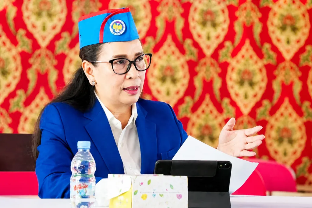 Tak Hanya Aktif di Pemerintahan, Vanda Sarundajang Buktikan Komitmen Akademik Lewat Ujian Tesis Magister