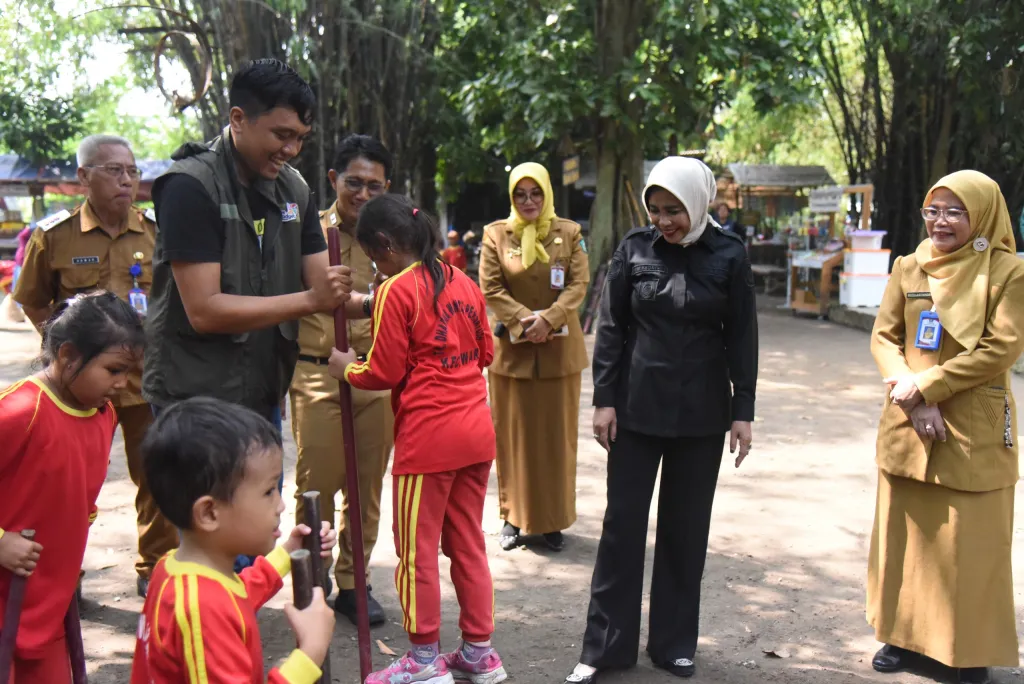 Wakil Bupati Sidoarjo Kunjungi Kampung Lali Gadget Wonoayu, Dorong Edukasi Anak Tanpa Gadget